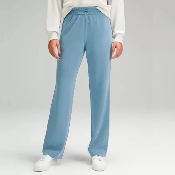 lululemon - Softstreme High Rise Straight Pants 8サイズ Lululemon Softstreme High-Rise Straight-Leg Pant *Regular
